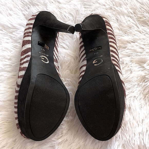 G BY GUESS Zebra Print Platform Heels - Picture 5 of 7